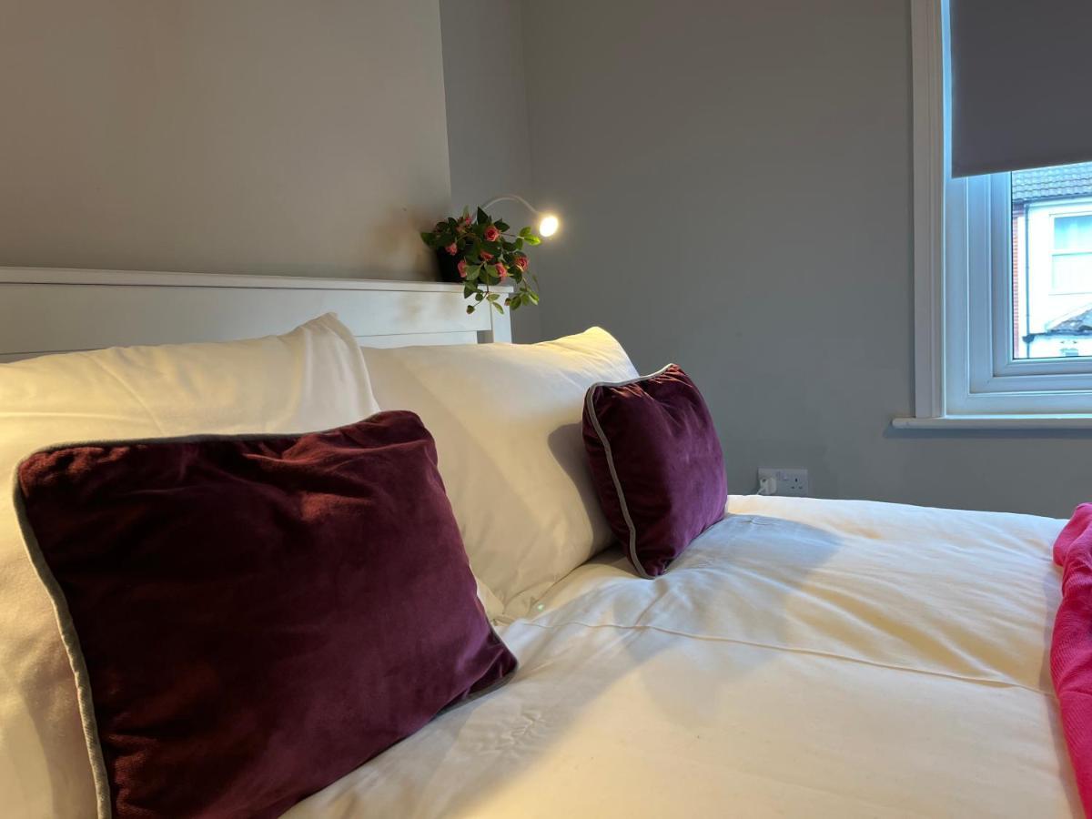 Three Bedroom City Home With Garden Southampton Bagian luar foto